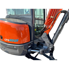 IronPeak Titan 3800 UF side swing boom digging close to a wall